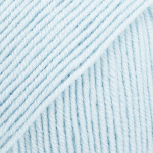 Пряжа DROPS Baby Merino 100% меринос extrafine superwash Light blue yarn texture close-up